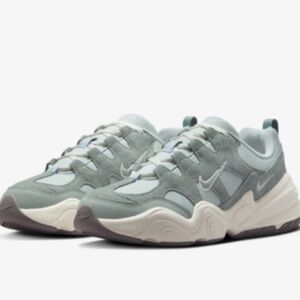 Nike Tech Hera Gray Sneakers size 7